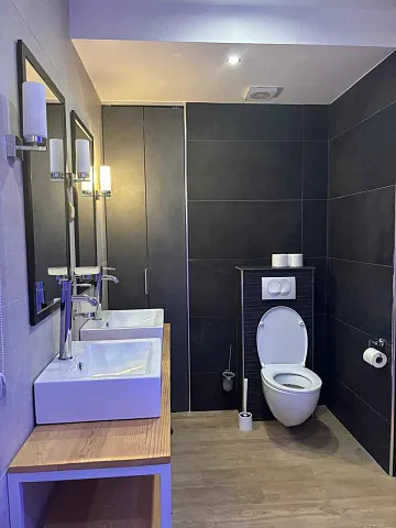 Zu verkaufen: Großzügige, voll möblierte Wohnung mit Meerblick — photo 18